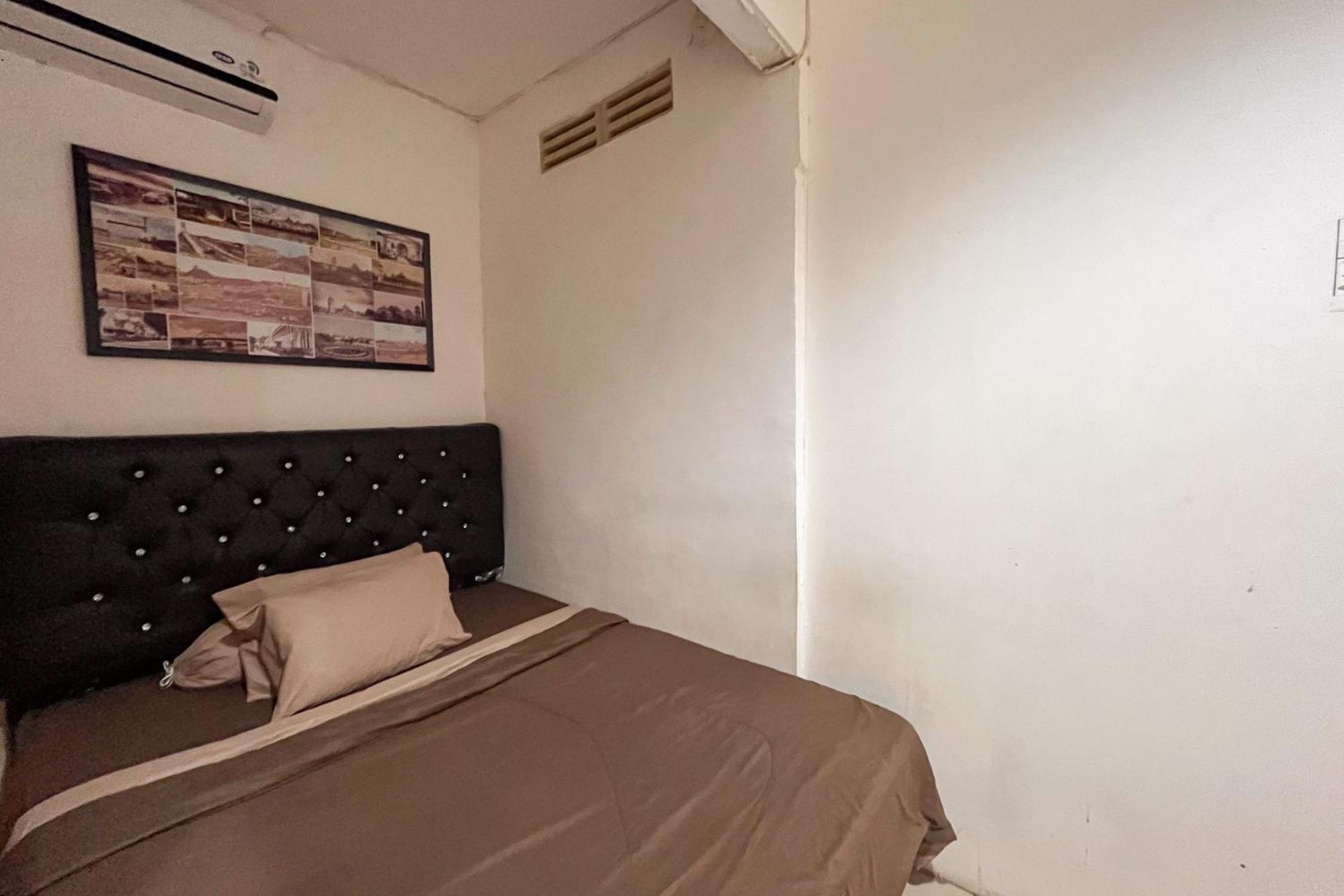 ホテル Reddoorz Near Underpass Simpang Patal パレンバン エクステリア 写真